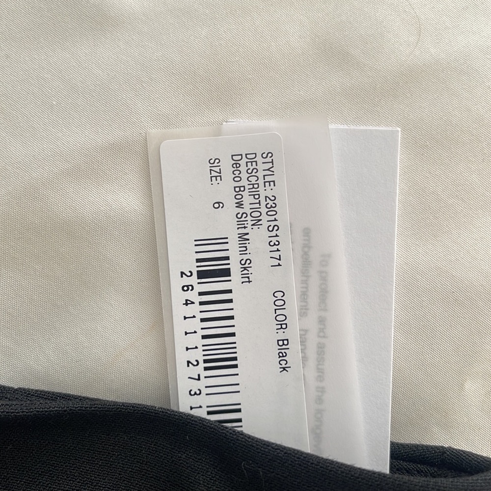 AREA NYC Black Deco Bow Slit Miniskirt - NWT- size 6 - Picture 15 of 17